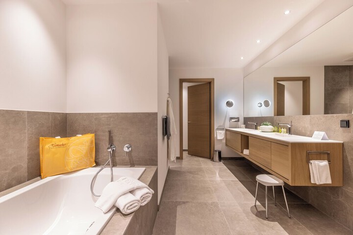 Room 40 of 100