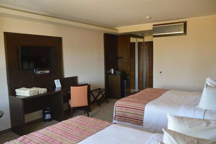 Room 11 of 32