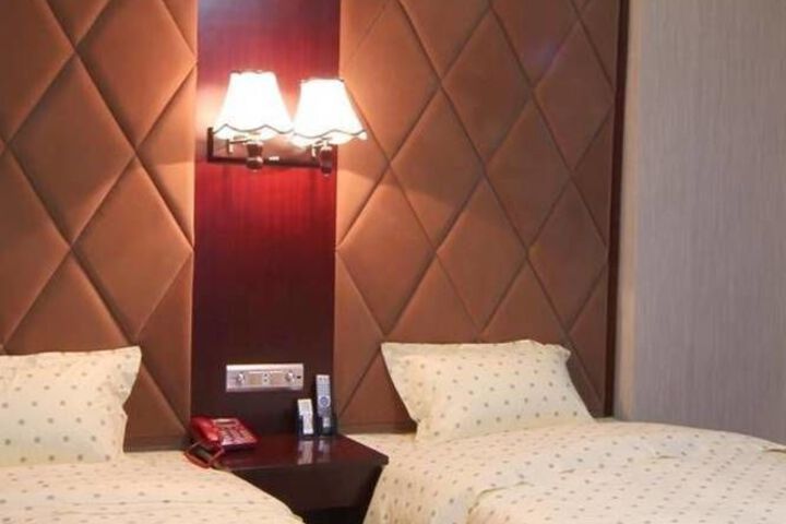 Room 13 of 26