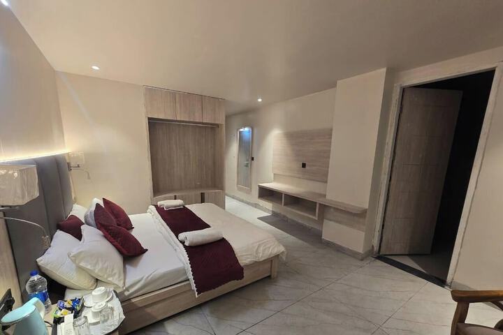 Room 7 of 11