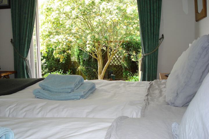 Room 4 of 12