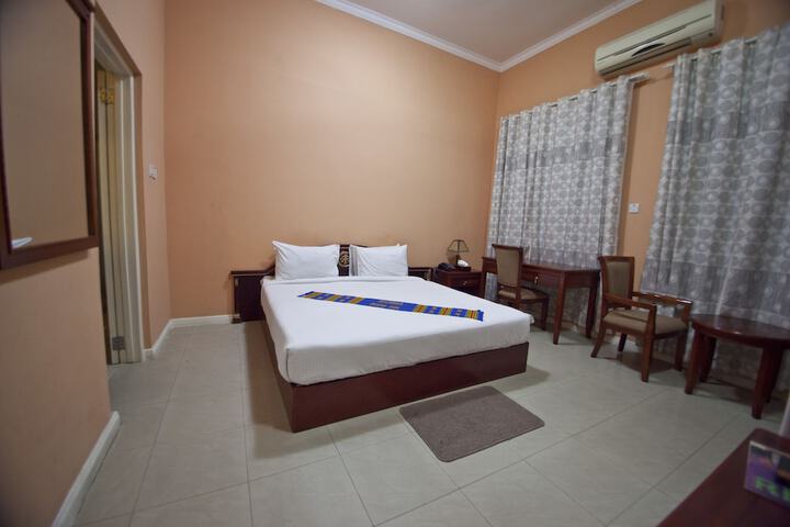 Room 5 of 12