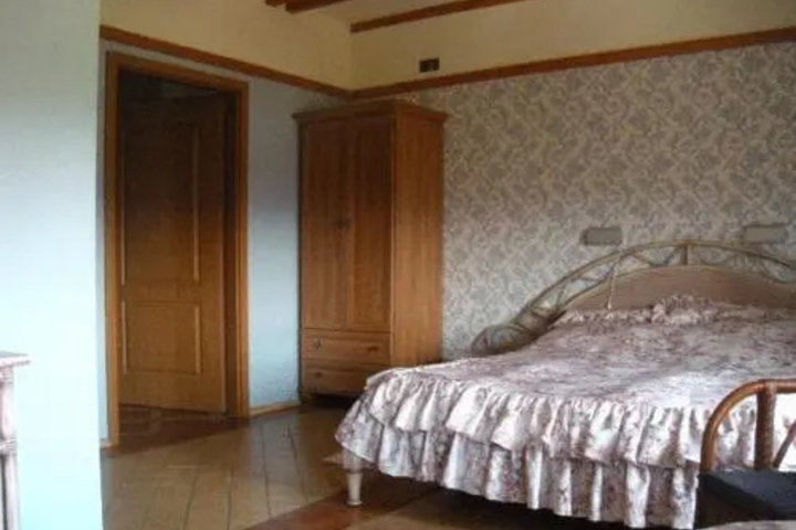 Room 5 of 13