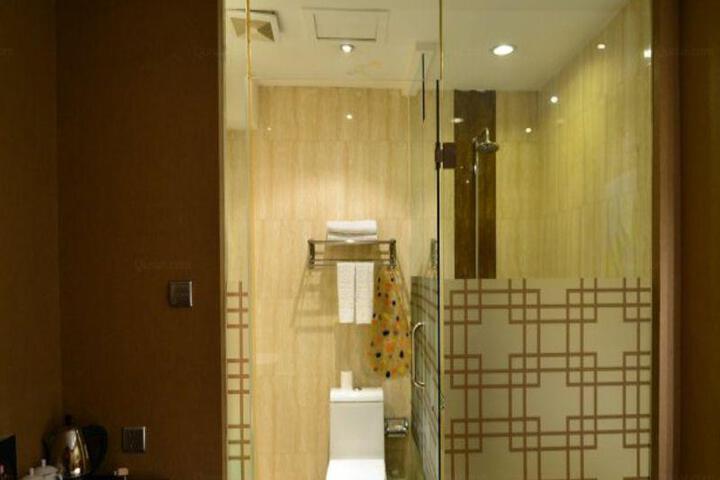 Room 2 of 10