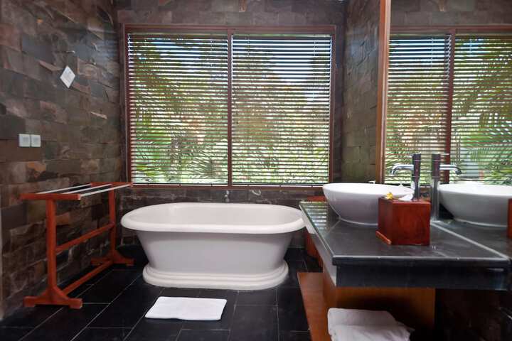 Room 10 of 34