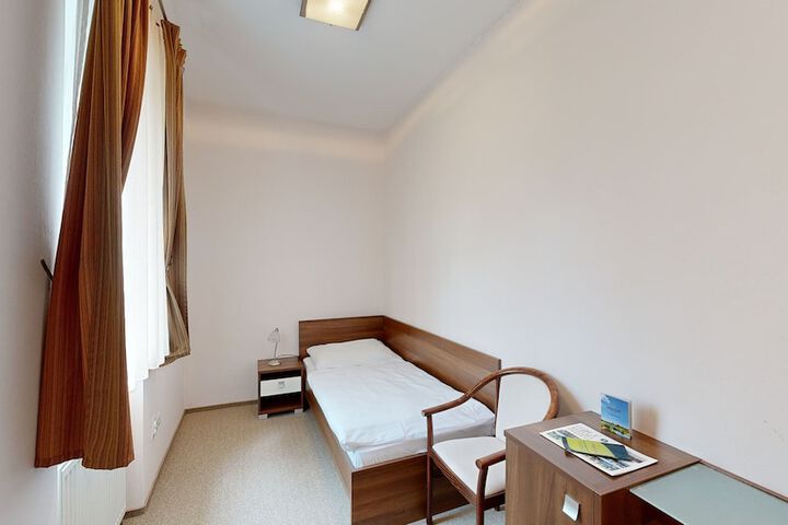 Room 12 of 35