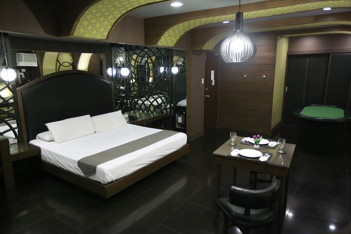 Room 21 of 24