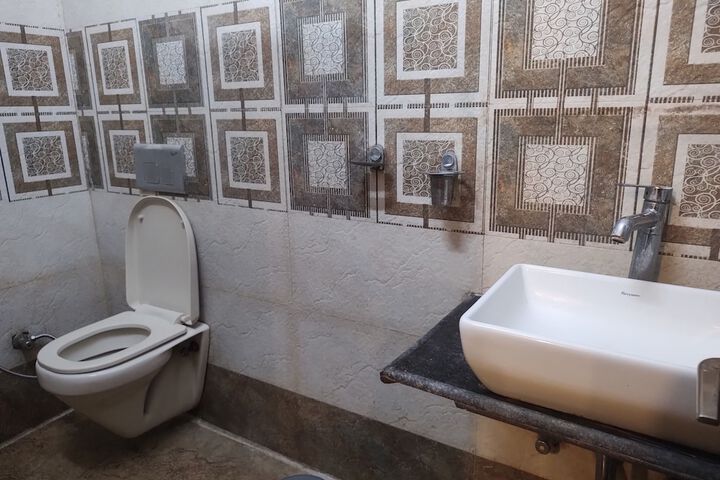 Room 6 of 11