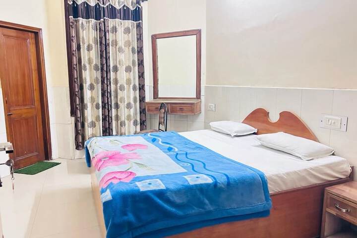 Room 2 of 13