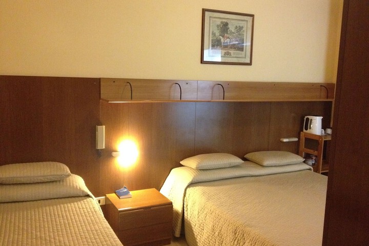 Room 6 of 30