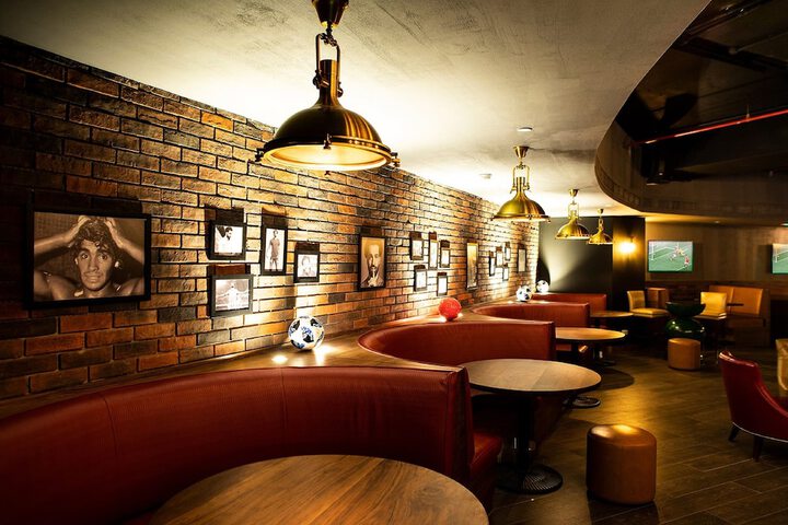 Lounge 106 of 131