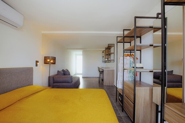 Room 35 of 91