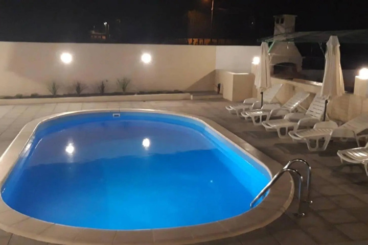 Pool 5 of 12