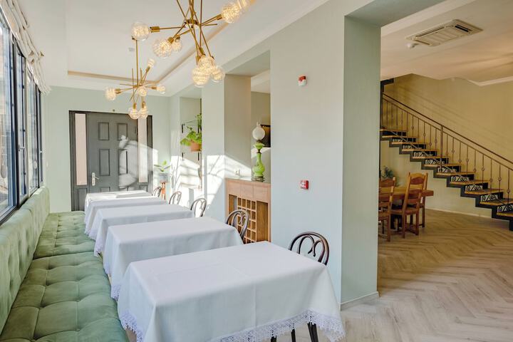 Dining 143 of 163