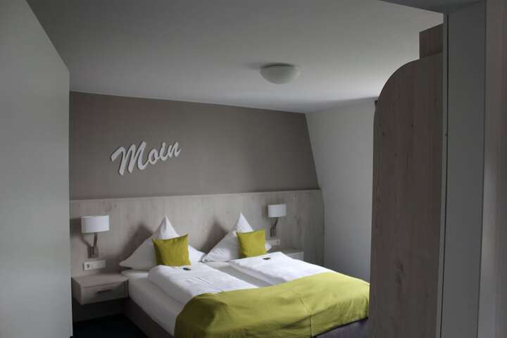 Room 10 of 30