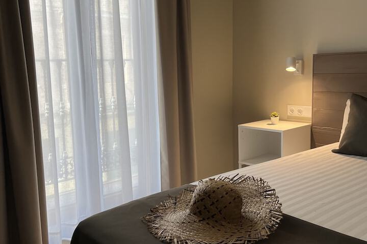 Room 2 of 16