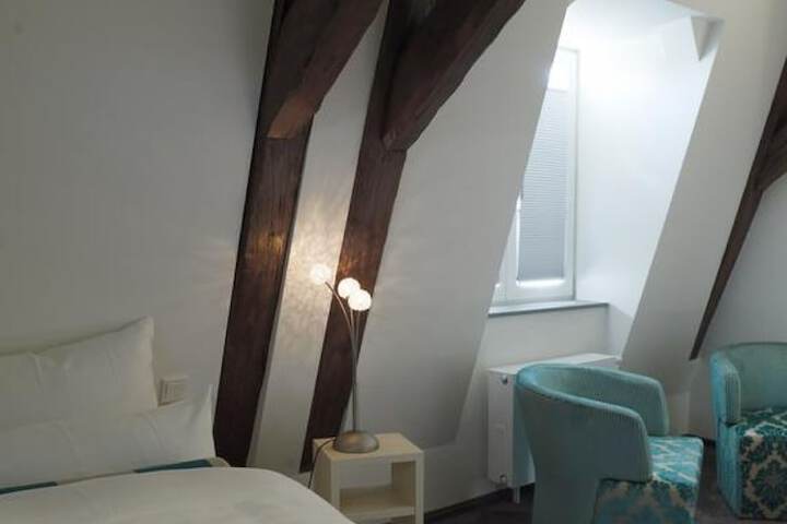 Room 7 of 33