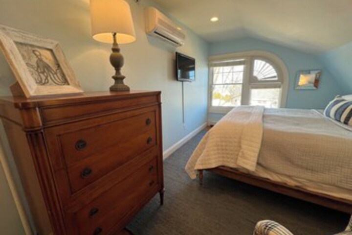 Room 76 of 297