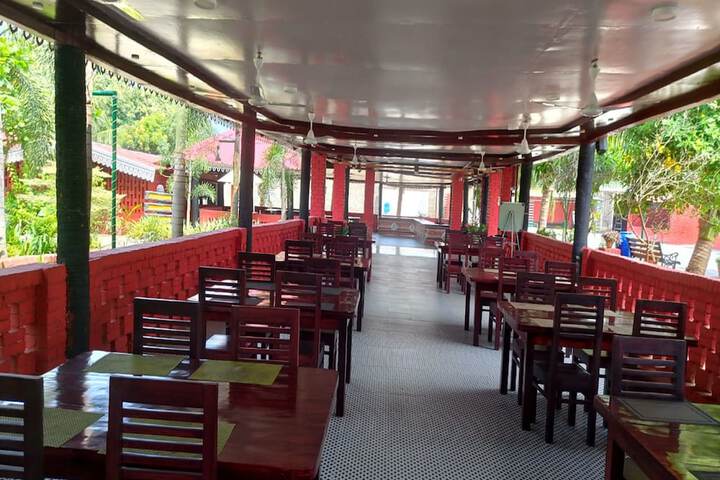 Dining 22 of 34