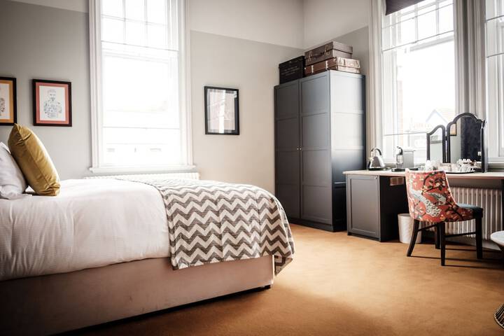 Room 42 of 171