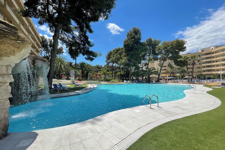 Pools & Facilities