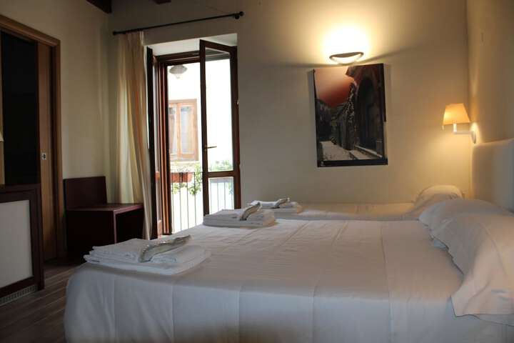 Room 20 of 48