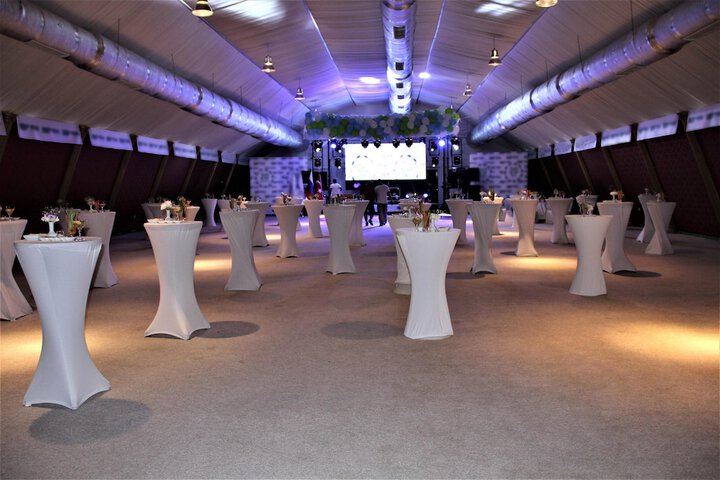 Lounge 146 of 189