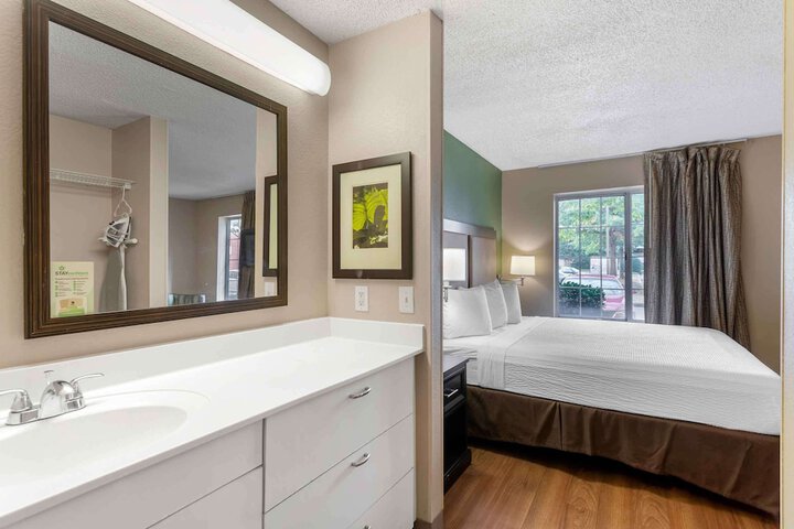 1 King Bed Kitchen (5 of 6)