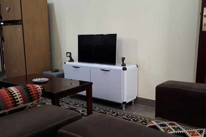 Room 33 of 83