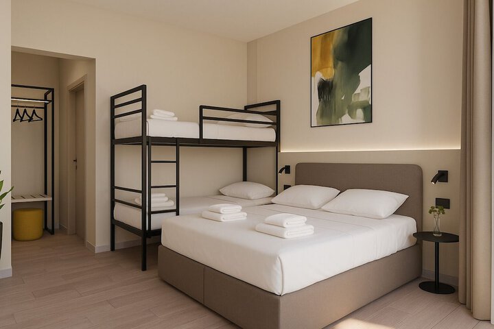 Room 13 of 32