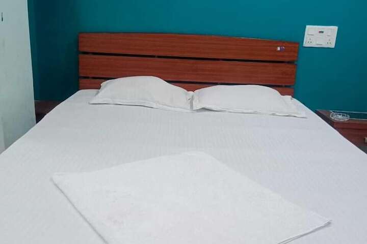 Room 6 of 9