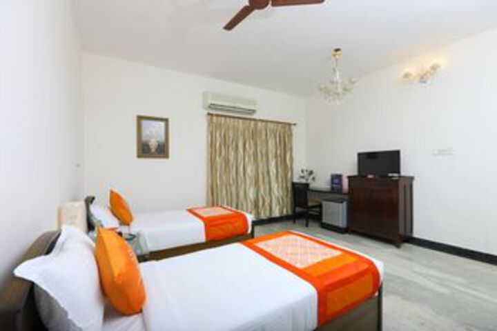 Room 12 of 26