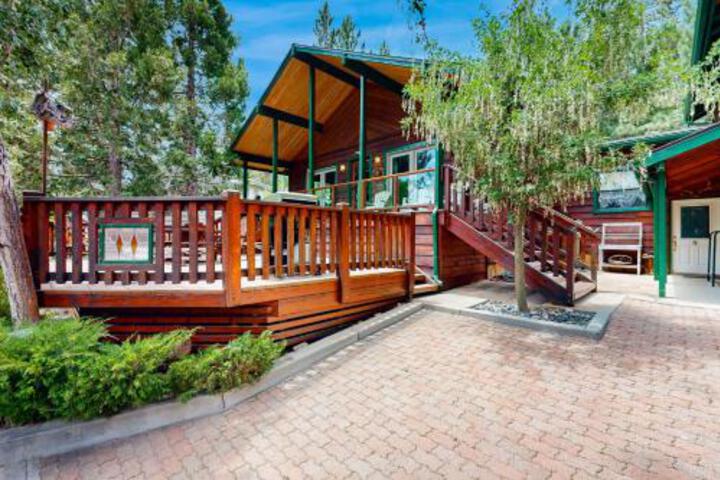 Roosters Den in Big Bear Lake, CA