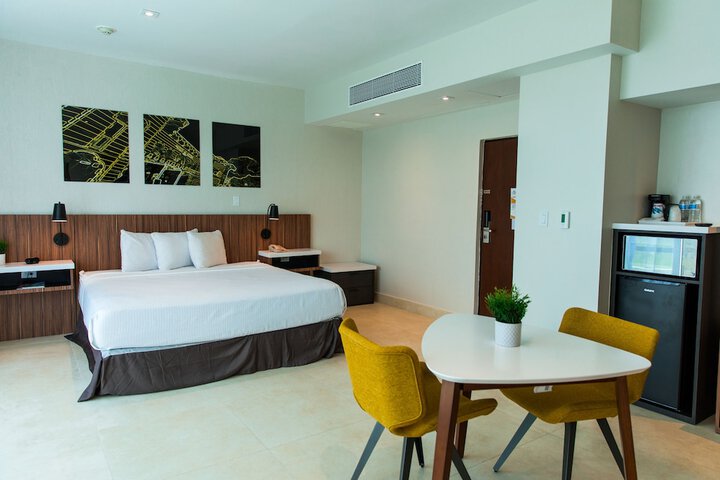 Room 17 of 38