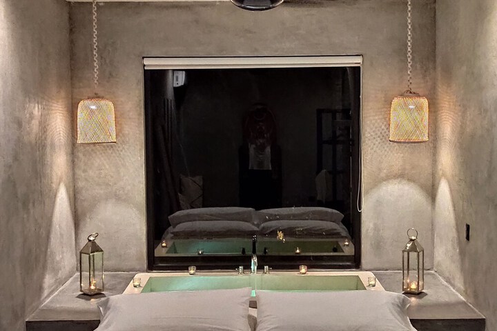 Room 11 of 26