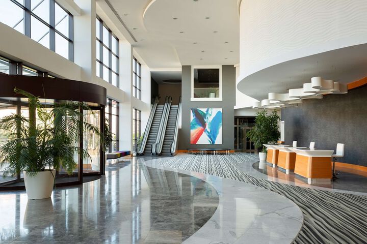 Entrance & Lobby