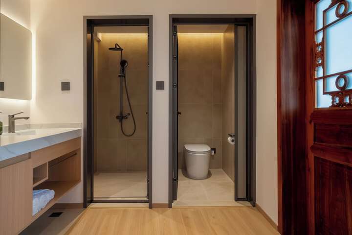 Room 70 of 89