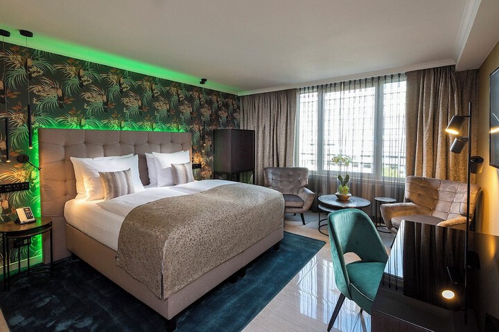 Room 45 of 173