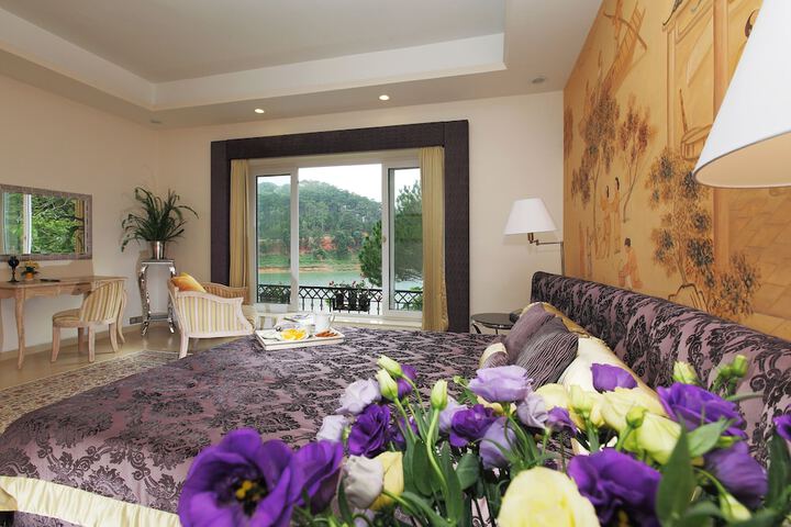 Room 15 of 193