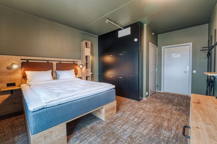 Room 17 of 44