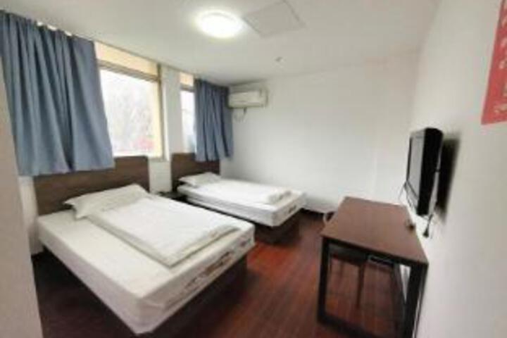 Room 4 of 6