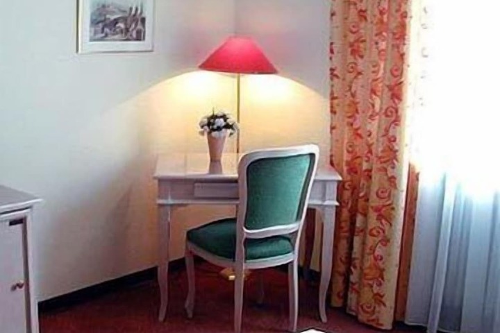 Room 7 of 43