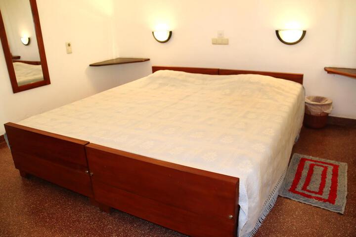 Hotel Queen River Inn