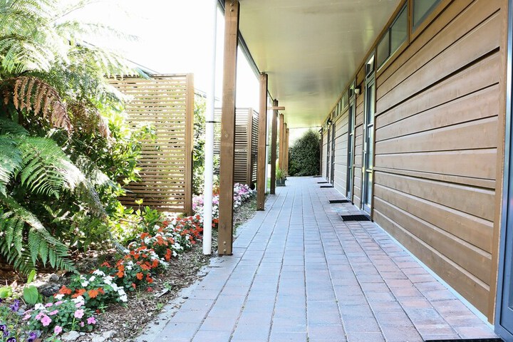Hotel Exterior 70 of 77