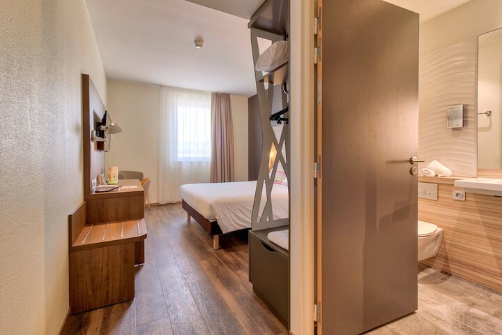 Room 9 of 31