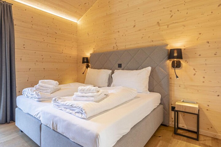 Room 4 of 38