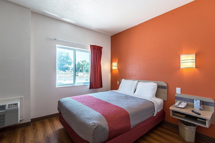 Room 15 of 38