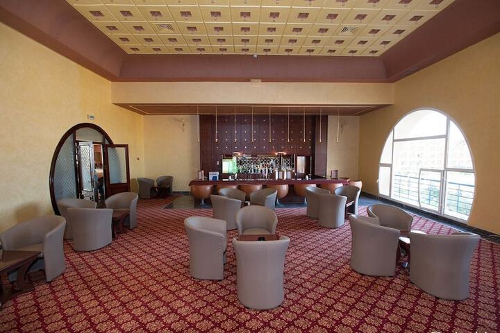 Lounge 40 of 51