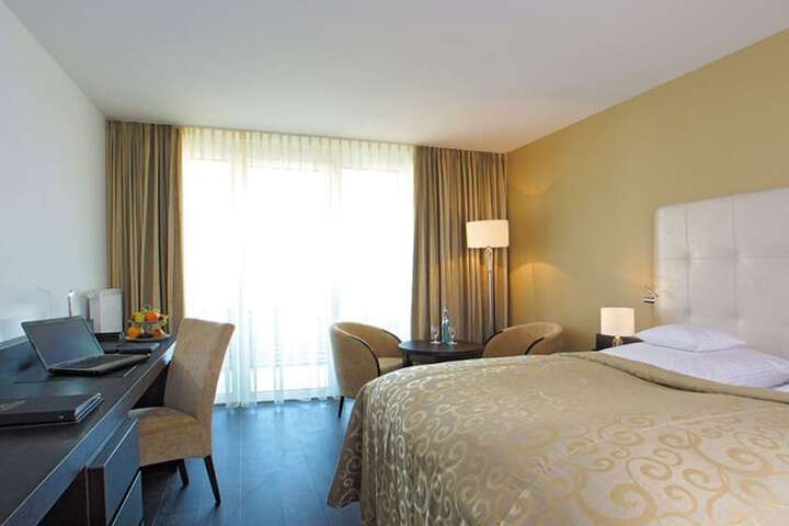 Room 7 of 42
