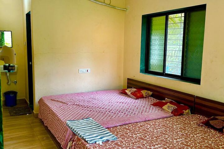 Room 6 of 13